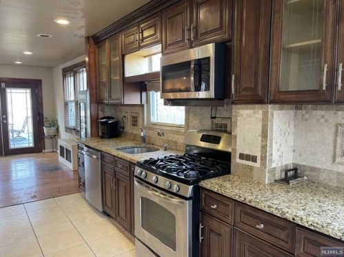 1068 Margaret St, Teaneck NJ  07666-4812 exterior