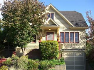 612 67th St, Seattle, WA 98117-5039