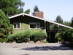 85 Baldpate Hill Rd, Newton, MA 02459-2826