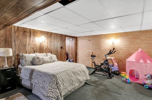 4828 Havana Dr, Pittsburgh PA 15239-2420 exterior