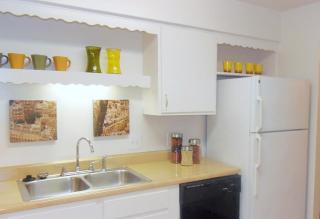 8444 Rothbury Dr, Indianapolis IN  46260-2130 exterior