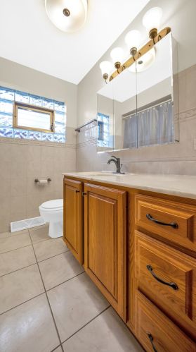 8243 Francisco Ave, Chicago IL 60645-4302 exterior