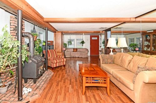 273 Essex St, Babylon NY 11704-2108 exterior