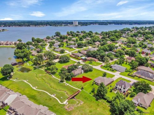 327 Cpe Conroe Dr, Montgomery TX 77356-5718 exterior