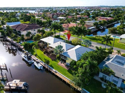 1566 Blue Point Ave, Naples, FL 34102-0558