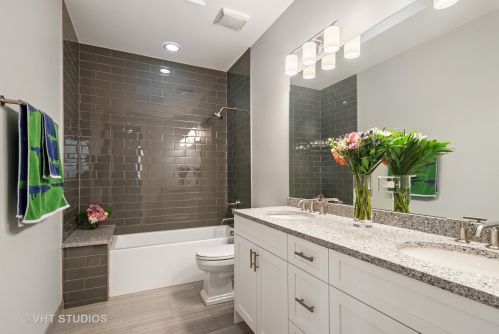 1654 Carmen Ave, Chicago IL 60640-2703 exterior