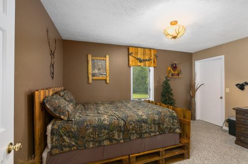 8415 Hidden Dr, Middlevle MI 49333-9186 exterior