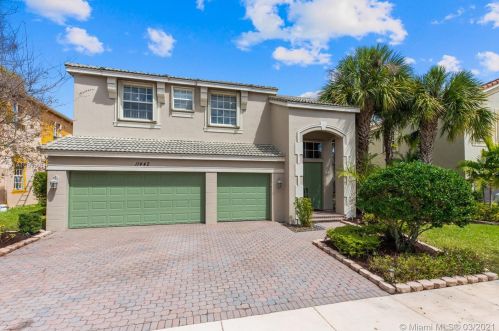 11442 Hillcrest Cir, Fort Pierce, FL 34987-2706