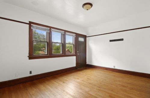 2960 60th St, Milwaukee, WI 53210-1401