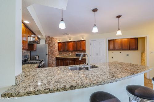 3121 Bethany Home Rd, Phoenix AZ 85015-2442 exterior