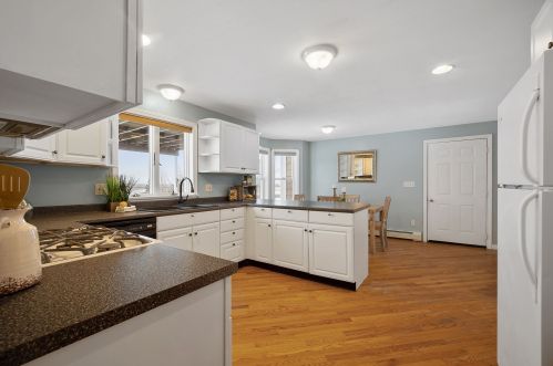 297 Main St, Seabrook NH 03874-4621 exterior