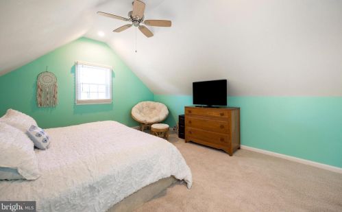 697 Hanover St, Pottstown PA 19464-4519 exterior