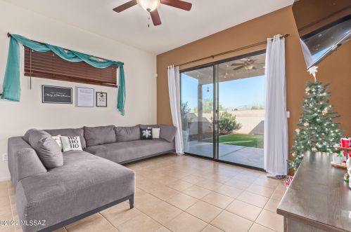 8770 Perry Park Cir, Tucson AZ  85730-1302 exterior