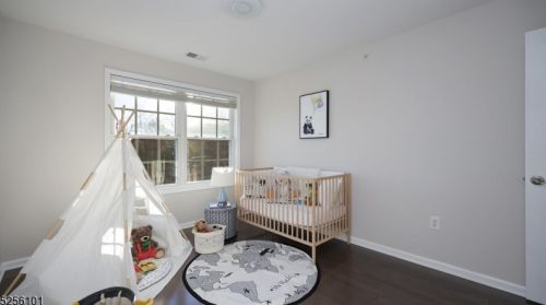 406 Donato Cir, Scotch Plains NJ 07076-1068 exterior