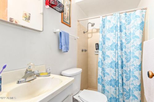 6182 Earll Dr, Phoenix AZ 85033-5841 exterior