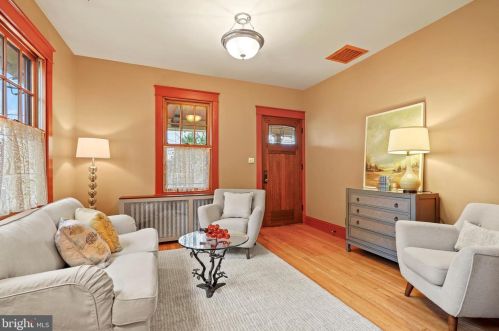 2411 Davis Ave, Alexandria, VA 22302-3209