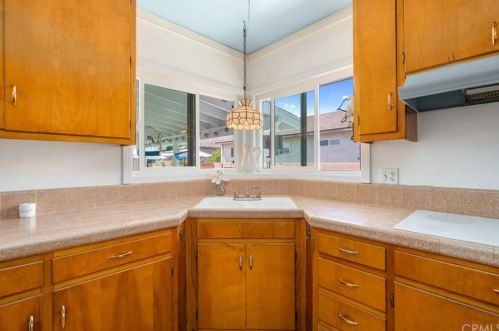 13913 Carpintero Ave, Bellflower CA 90706-2724 exterior