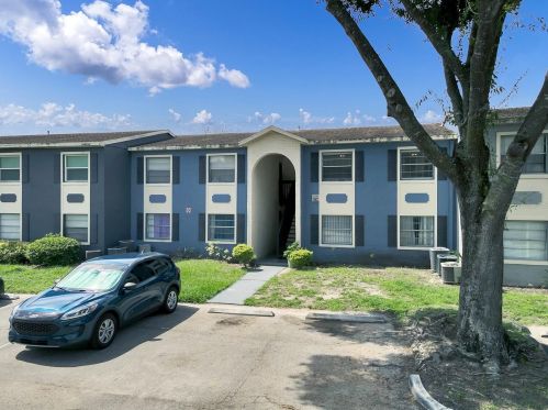 2553 Alafaya Trl, Orlando FL  32826-3646 exterior