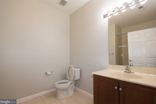 1424 Sierra Dr, Trenton NJ  08619-2071 exterior