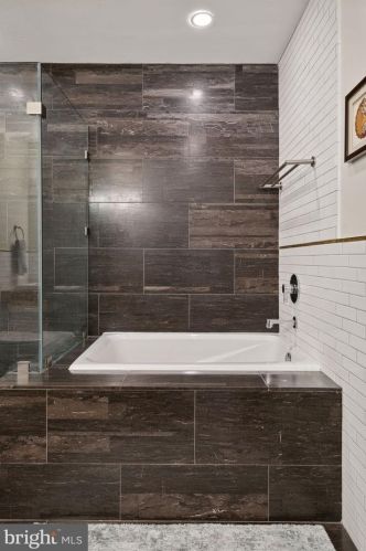 128 Bainbridge St, Philadelphia PA  19147-2402 exterior