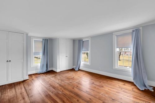 83 Maple St, Ellington CT  06029-3350 exterior