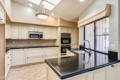 7090 Calle Tolosa, Tucson, AZ 85750-2550