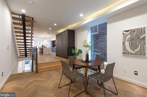 2037 Locust St, Philadelphia PA  19103-5613 exterior