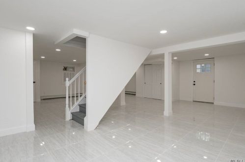 400 Emerson Pl, Valley Stream NY 11580-2805 exterior