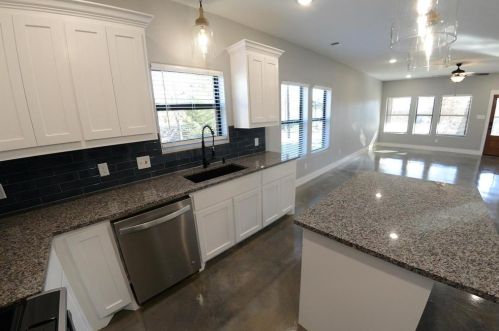 631 Texas St, Denison TX 75020-6138 exterior