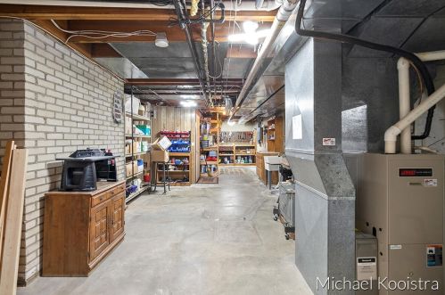 1742 Derbyshire St, Grand Rapids MI 49508-2522 exterior