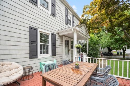 655 Pleasant Vly Pkwy, Providence RI 02908-4214 exterior