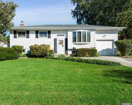 17 Algonquin Ln, Commack, NY 11725-4601