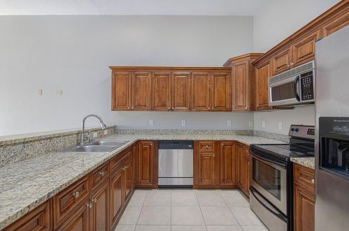 9508 Citrus Glen Pl, Tampa, FL 33618-4018