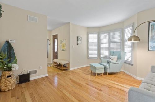 304 Raymond St, Pittsburgh, PA 15218-1007