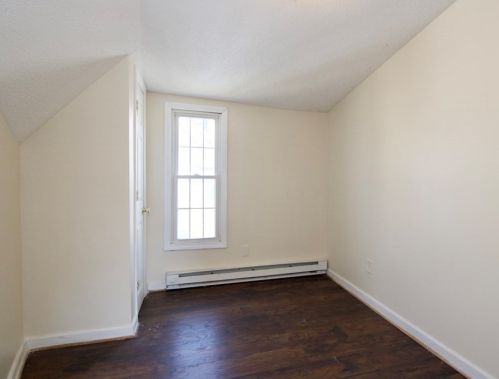 85 Acushnet Ave, Springfield MA 01105-2216 exterior