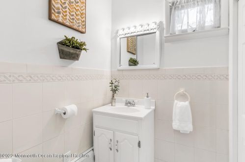 15 Farrell Dr, Middletown NJ 07748-3210 exterior