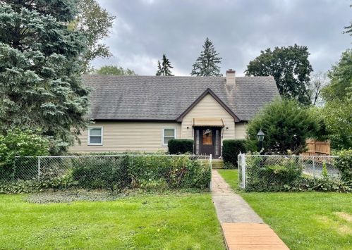 7429 Center Dr, Bull Valley, IL 60097-8641