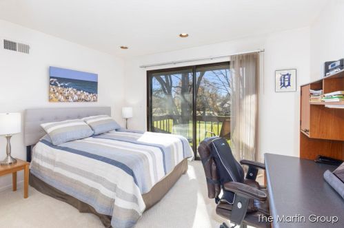 6062 Parview Dr, Grand Rapids MI 49546-7032 exterior