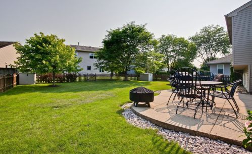 811 Grandview Dr, Bull Valley IL 60014-7367 exterior