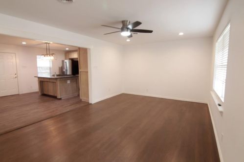 2424 Bentley Ave, Dallas TX  75211-5431 exterior