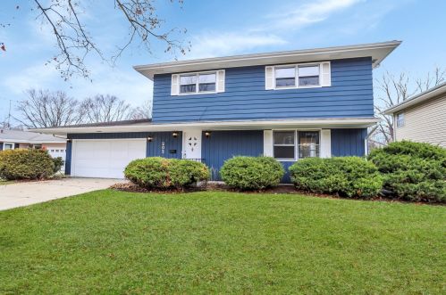 202 Walnut Dr, Saint Charles IL  60174-1540 exterior