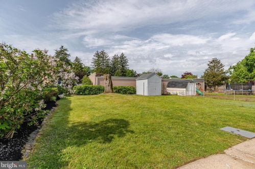 1871 Arena Dr, Trenton NJ 08610-2605 exterior