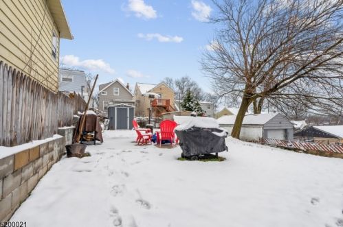 70 Lindsley Ave, Irvington NJ  07111-1748 exterior