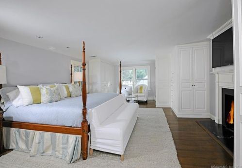 27 Clapboard Rdg Rd, Greenwich CT 06830-3403 exterior