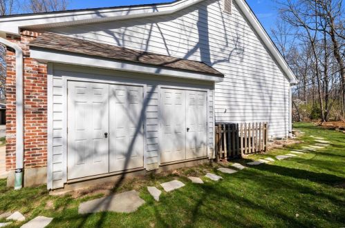 2332 Divot Dr, Saint Louis MO 63131-3240 exterior