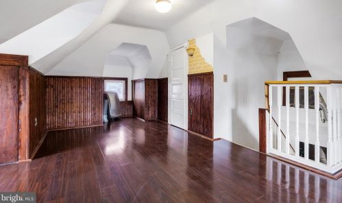 31 Clinton Ave, Camden NJ 08109-2006 exterior