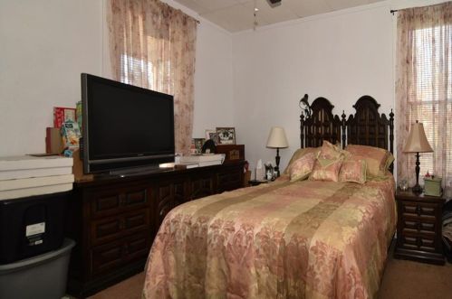 832 Elm St, Woonsocket RI 02895-3507 exterior