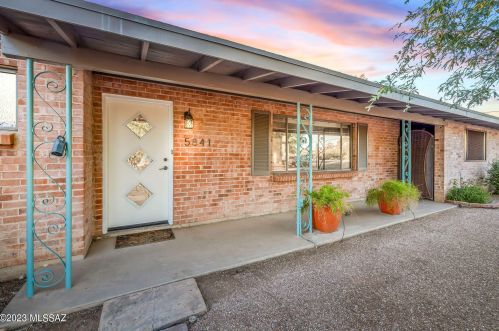 5841 8th St, Tucson, AZ 85711-3215