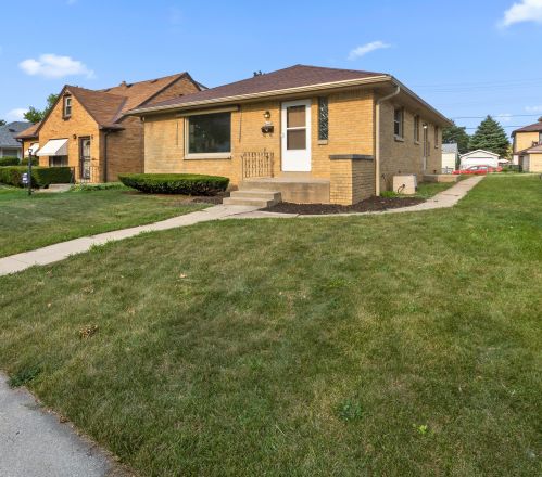 4138 61st St, Milwaukee, WI 53220-3001