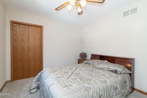 10400 Roger St, Kalamazoo MI 49002-7185 exterior